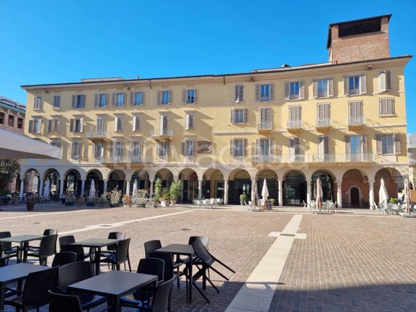 negozio in vendita a Cremona in zona Cremona Centro