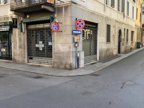 negozio in vendita a Cremona in zona Piazza Castello