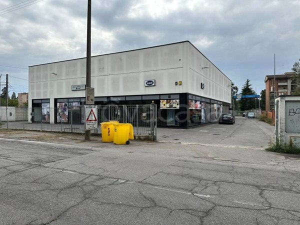 locale commerciale in vendita a Cremona