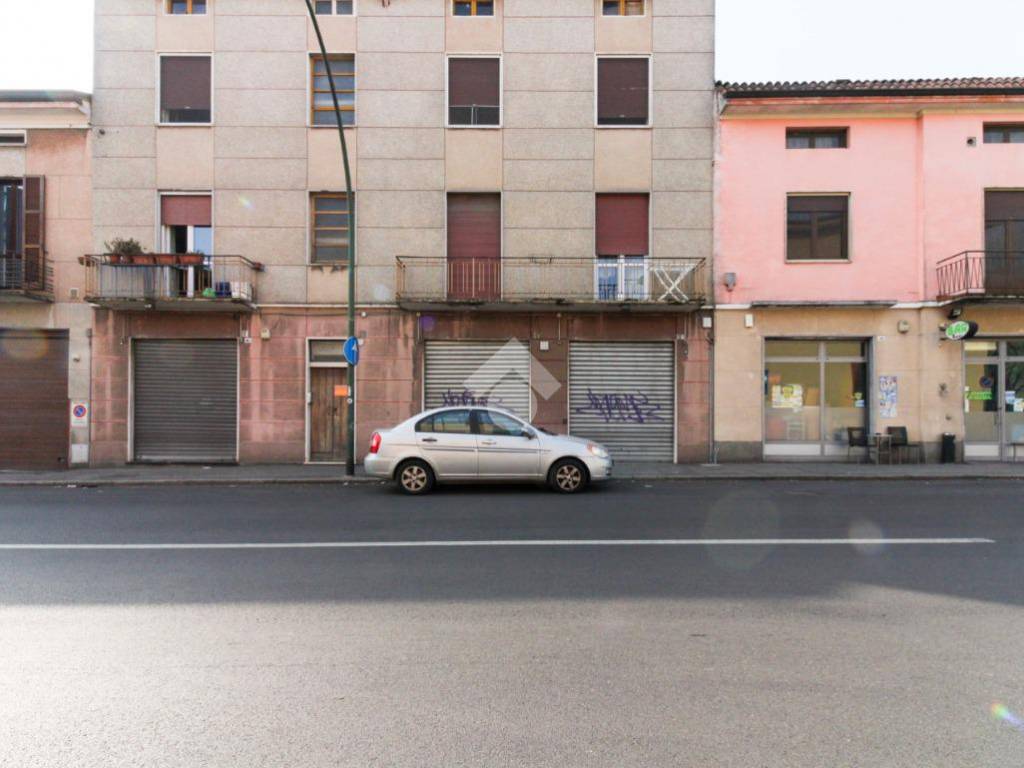 negozio in vendita a Cremona in zona Via Bergamo