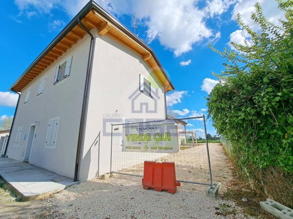 casa indipendente in vendita a Cremona in zona Maristella