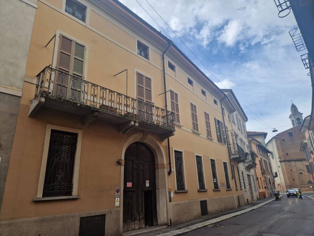ufficio in vendita a Cremona in zona Piazza Castello