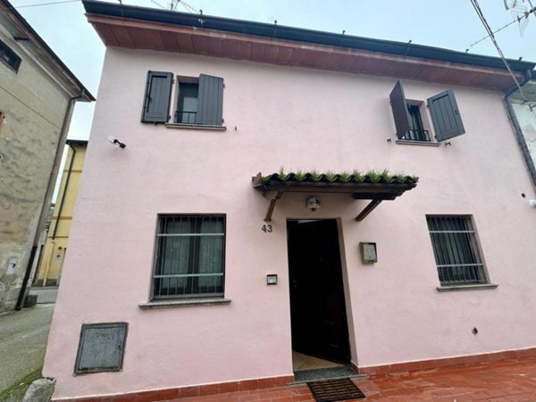 casa indipendente in vendita a Cremona in zona Cavatigozzi
