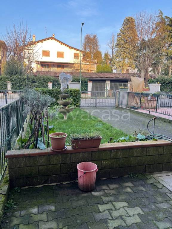 casa indipendente in vendita a Cremona in zona Battaglione