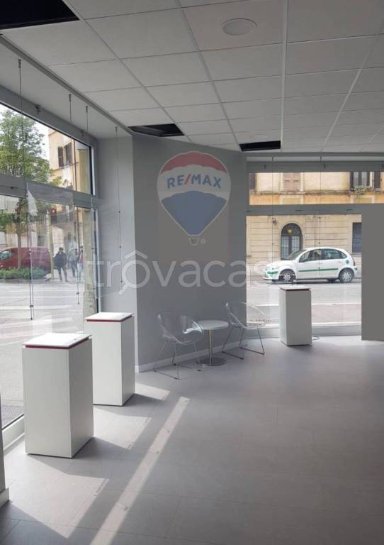negozio in vendita a Cremona in zona Cremona Centro