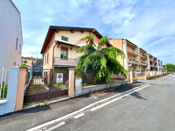 casa indipendente in vendita a Cremona