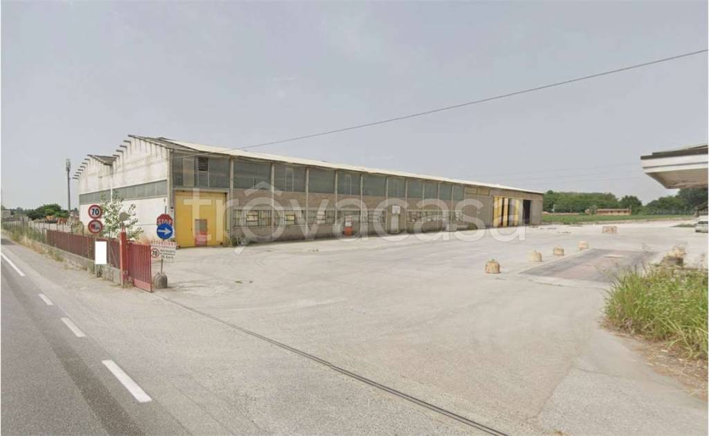 locale commerciale in vendita a Cremona in zona Maristella