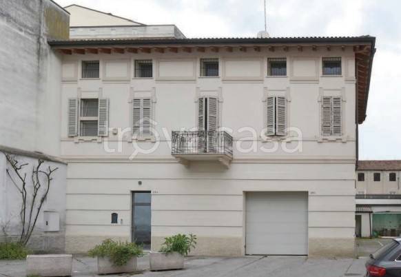 casa indipendente in vendita a Cremona