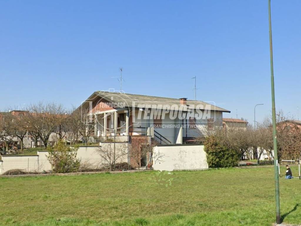 casa indipendente in vendita a Cremona in zona Bagnara