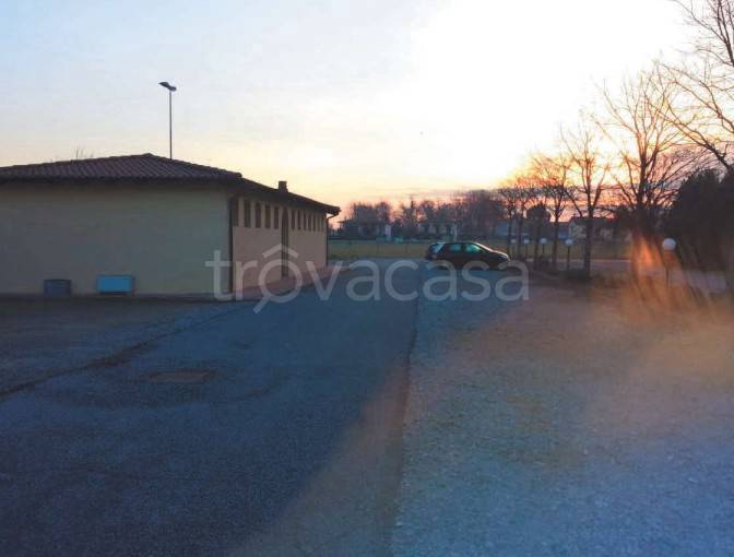 negozio in vendita a Cremona in zona Battaglione
