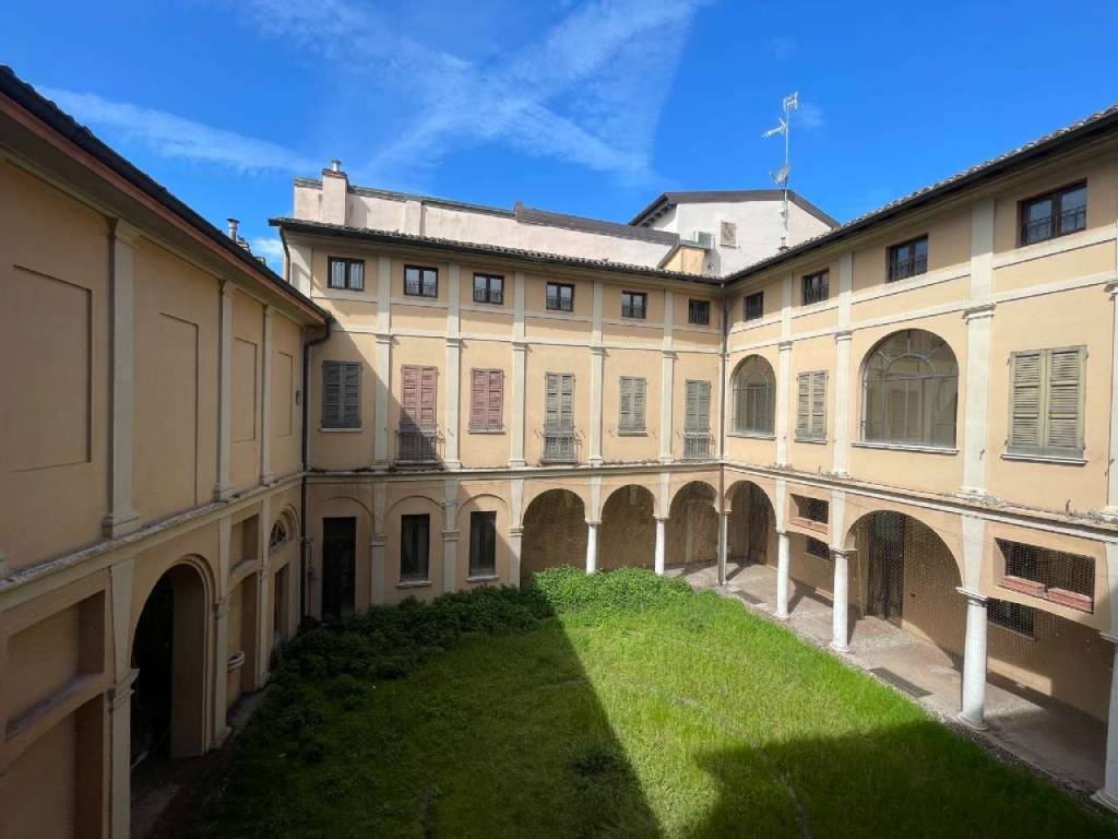 intera palazzina in vendita a Cremona in zona Piazza Castello