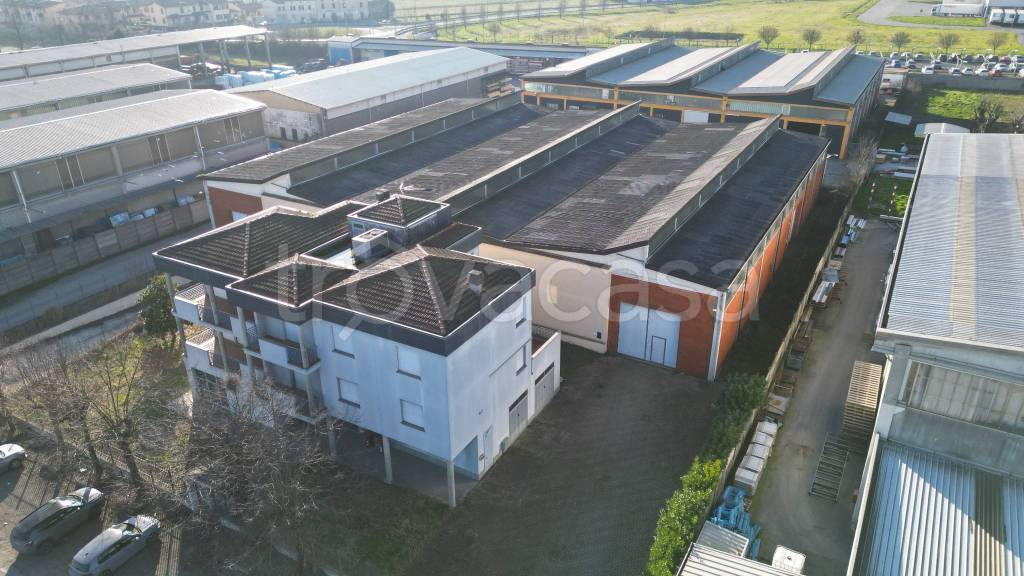 capannone in vendita a Cremona in zona Picenengo