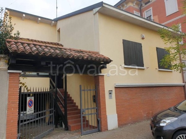 casa indipendente in vendita a Cremona in zona Piazza Castello