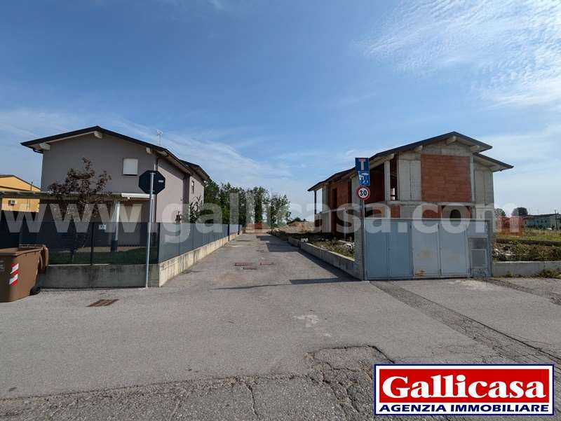 casa indipendente in vendita a Cremona