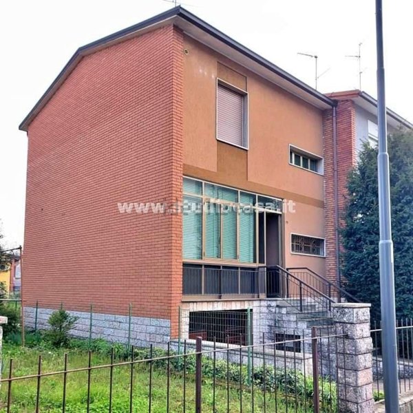 casa indipendente in vendita a Cremona