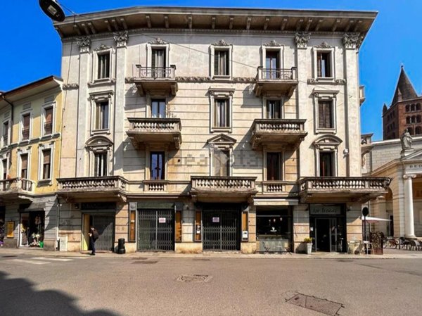 negozio in vendita a Cremona in zona Cremona Centro