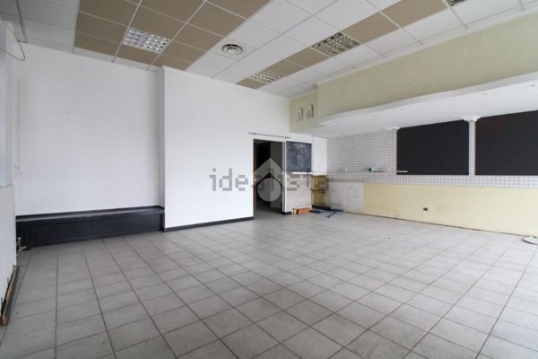 locale commerciale in vendita a Cremona