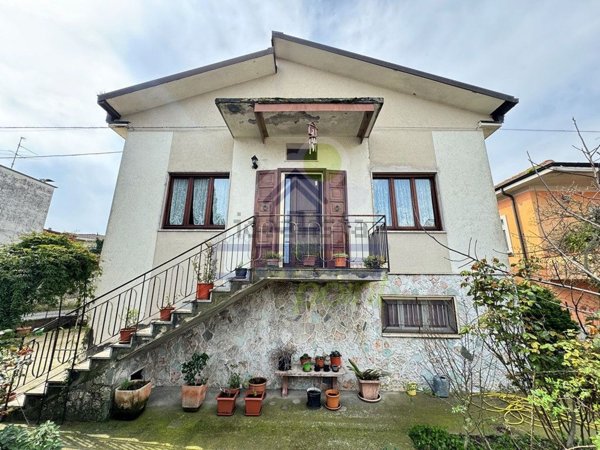 casa indipendente in vendita a Cremona