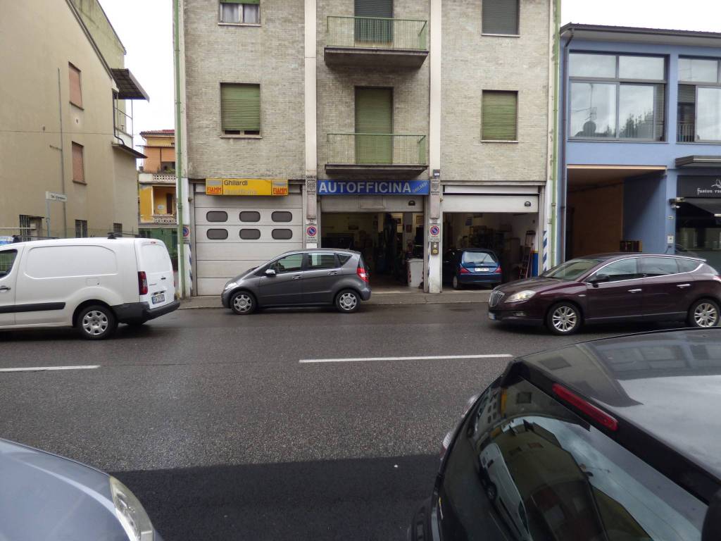 negozio in vendita a Cremona