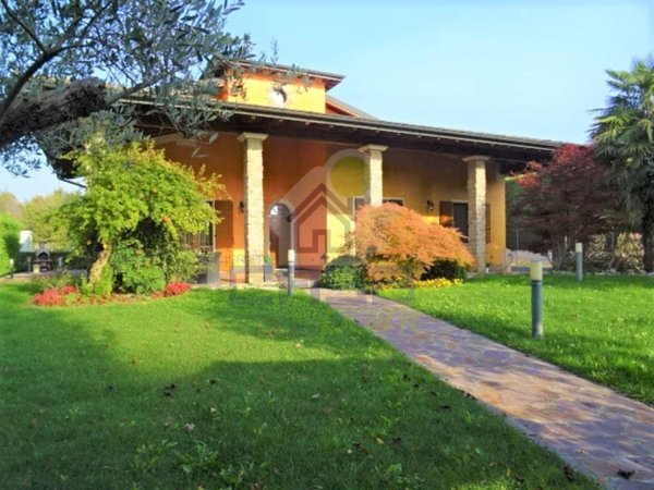 casa indipendente in vendita a Cremona in zona Viale Po