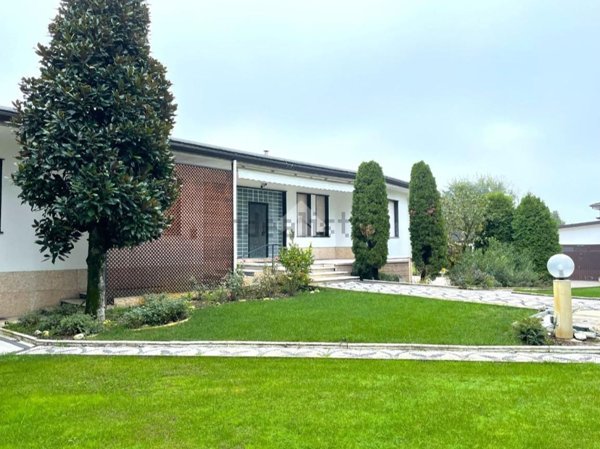 casa indipendente in vendita a Cremona in zona Migliaro