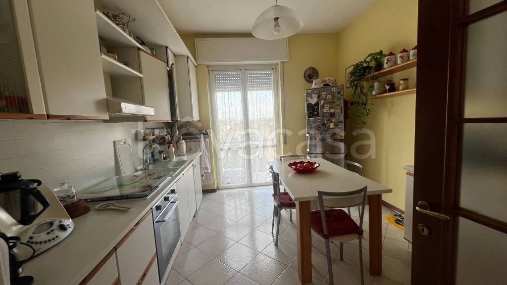 appartamento in vendita a Cremona in zona Viale Po