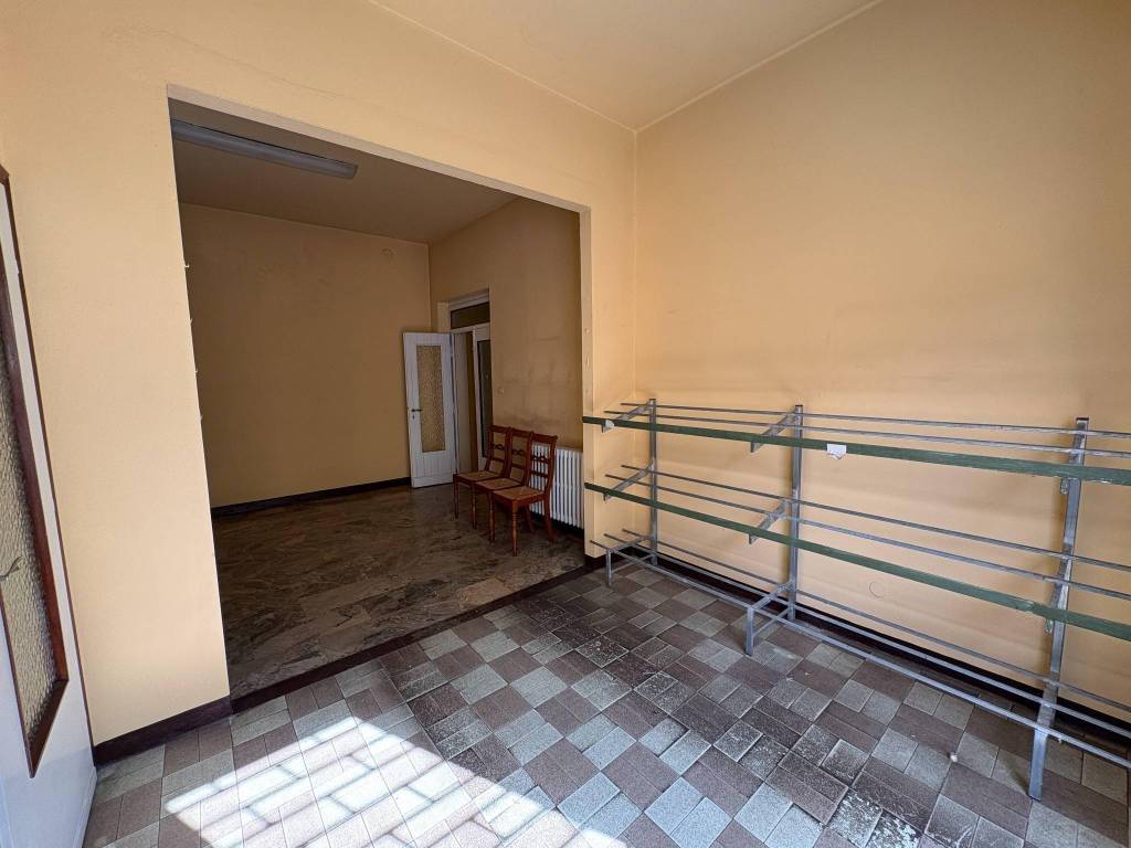 negozio in vendita a Cremona in zona Piazza Castello