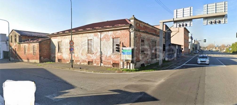 locale commerciale in vendita a Cremona in zona Viale Po