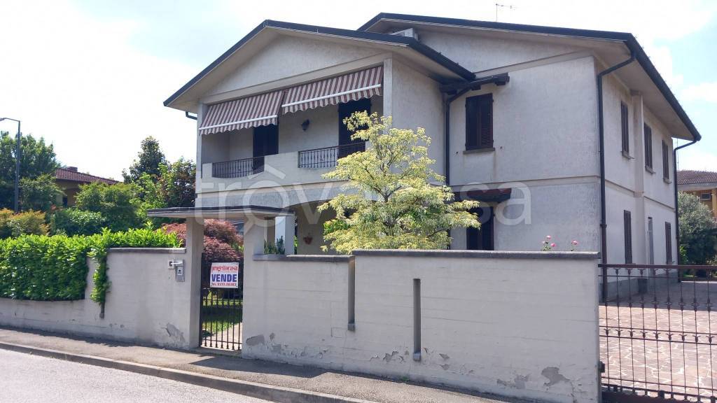casa indipendente in vendita a Cremona in zona Migliaro
