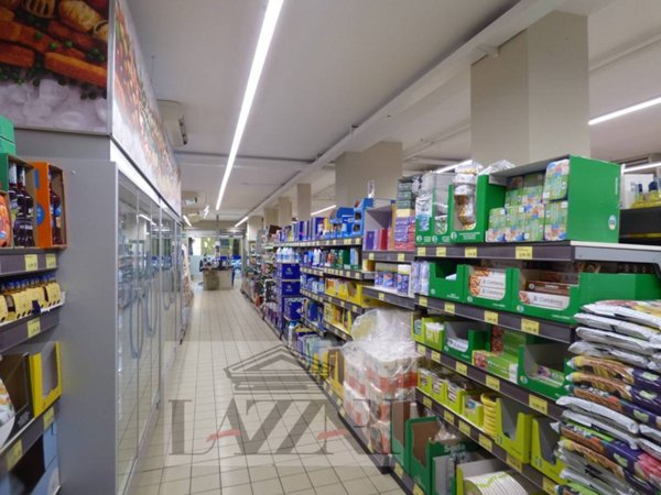 negozio in vendita a Cremona in zona Viale Po