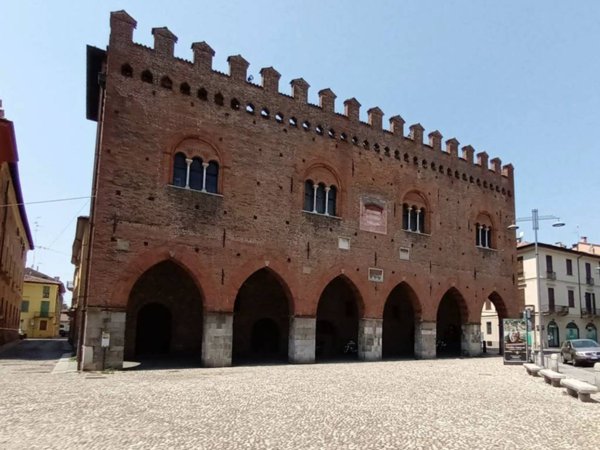 appartamento in vendita a Cremona in zona Piazza Castello