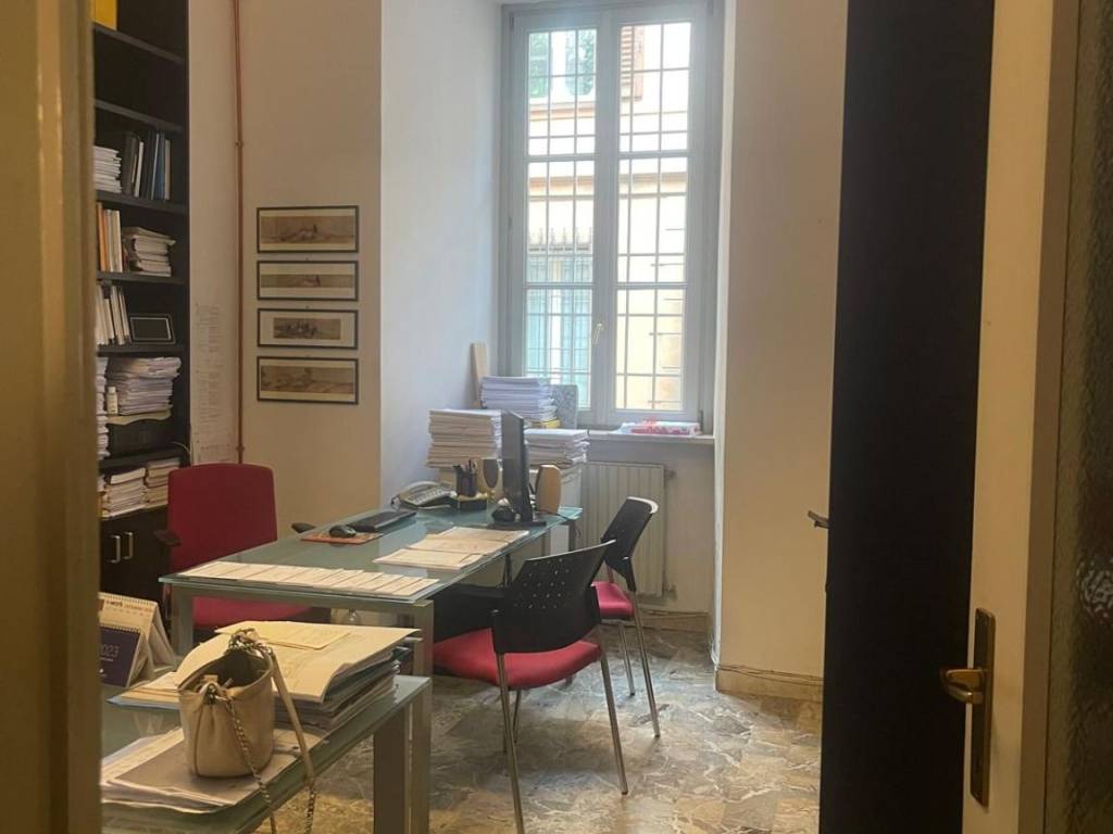 ufficio in vendita a Cremona in zona Piazza Castello