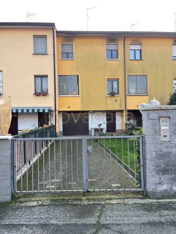 casa indipendente in vendita a Cremona in zona Bagnara