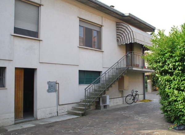 casa indipendente in vendita a Cremona