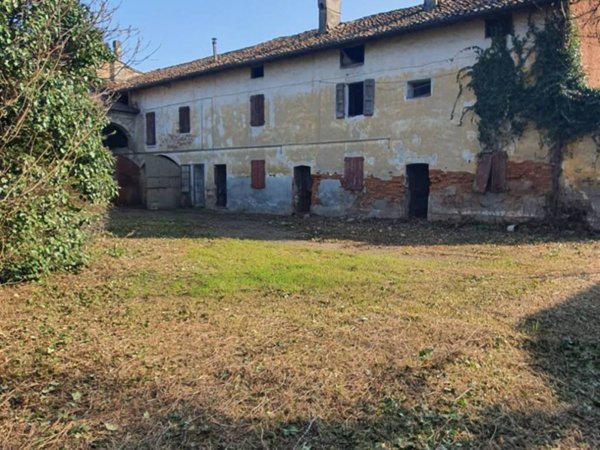 casa indipendente in vendita a Cremona in zona Piazza Castello