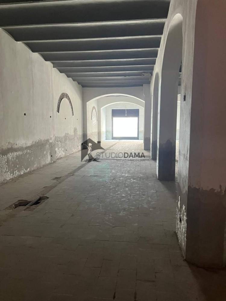 negozio in vendita a Cremona in zona Cremona Centro