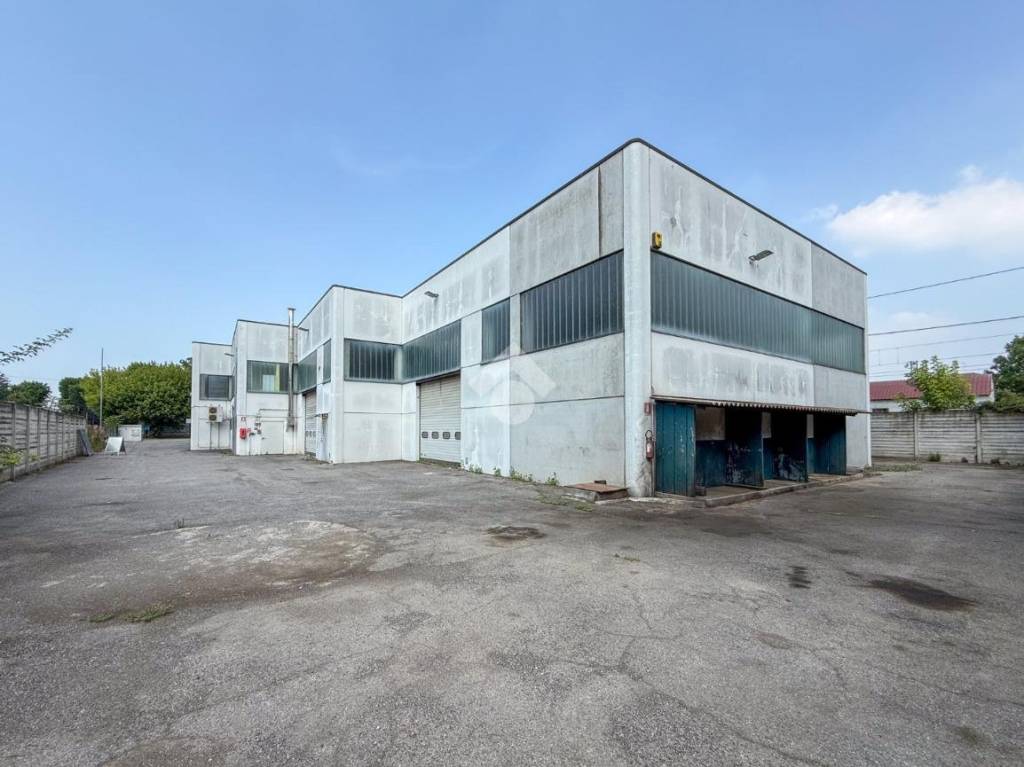 locale commerciale in vendita a Cremona