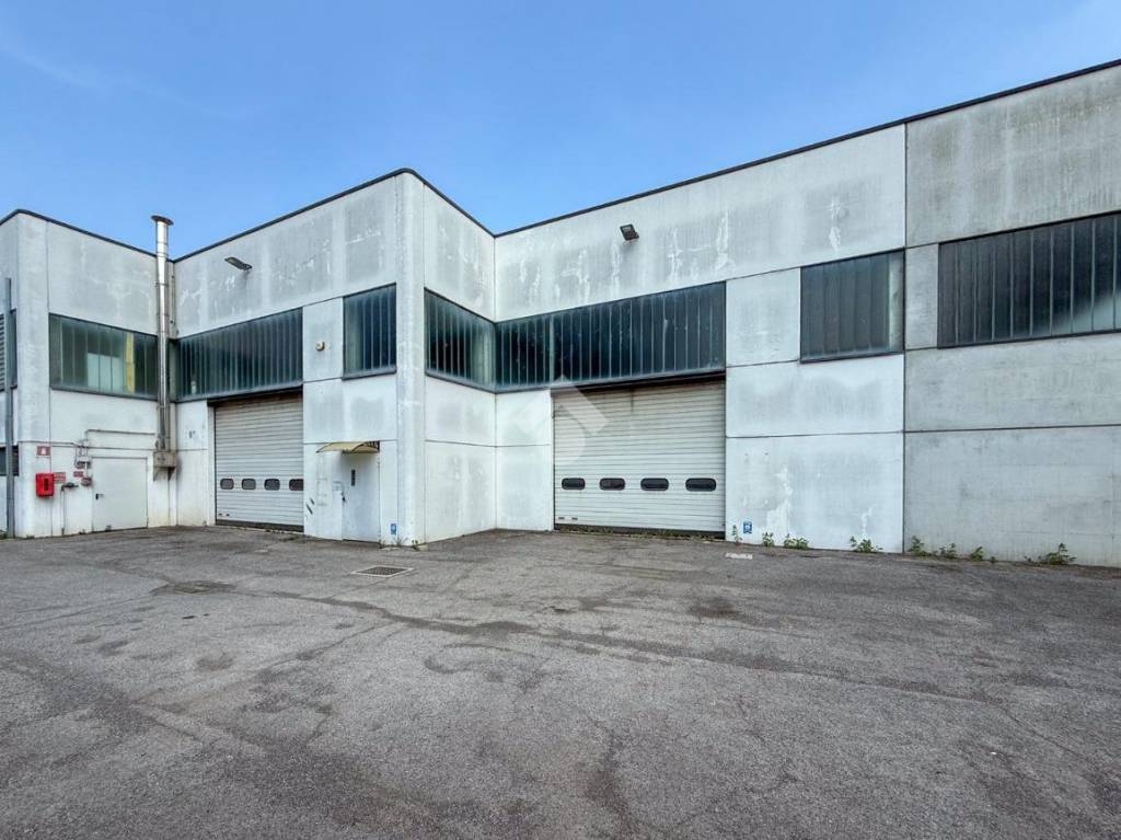 locale commerciale in vendita a Cremona