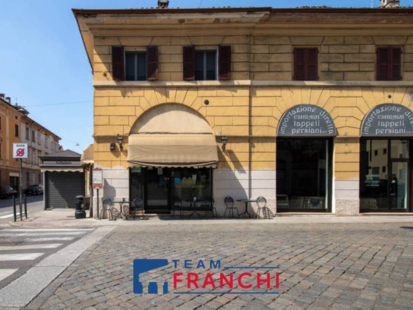 negozio in vendita a Cremona in zona Cremona Centro