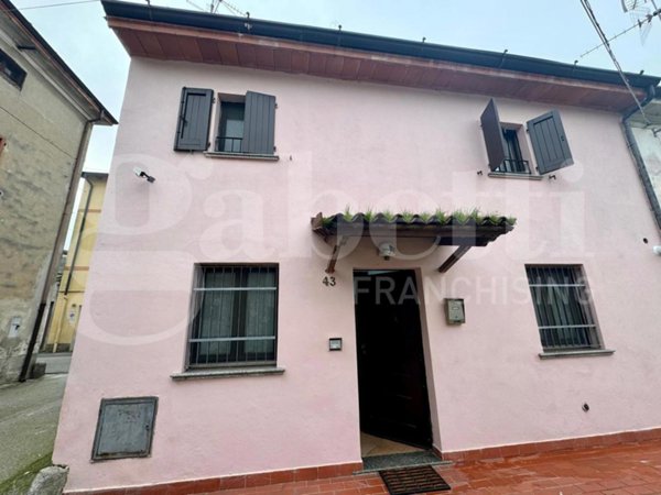 casa indipendente in vendita a Cremona in zona Cavatigozzi