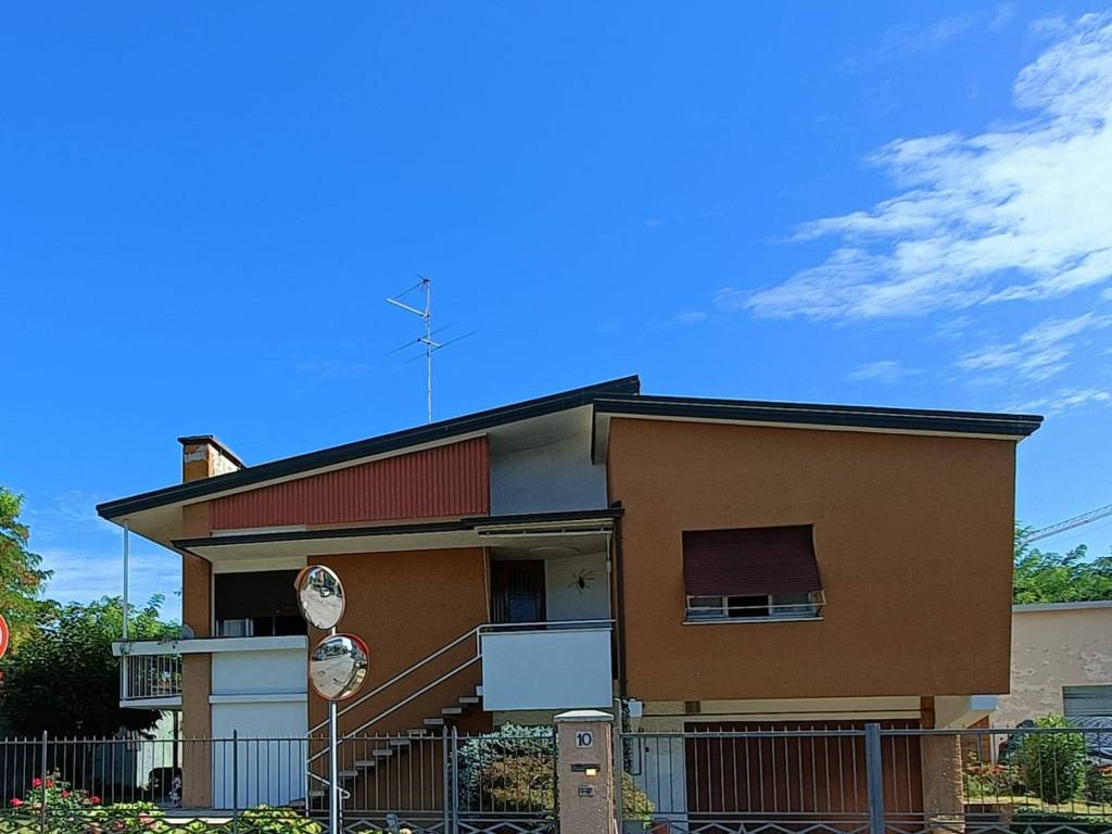 casa indipendente in vendita a Cremona in zona Via Giuseppina