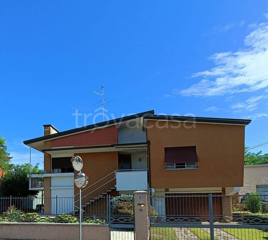 casa indipendente in vendita a Cremona in zona Via Giuseppina