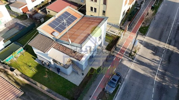 casa indipendente in vendita a Cremona