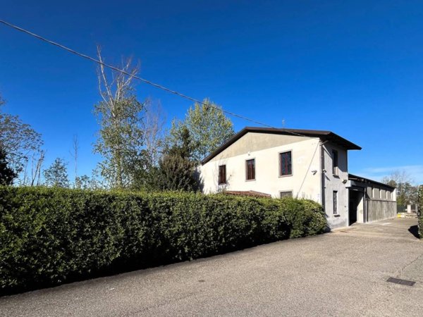 locale commerciale in vendita a Cremona in zona Via Bergamo