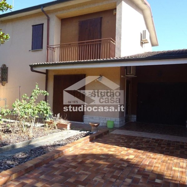 casa indipendente in vendita a Cremona
