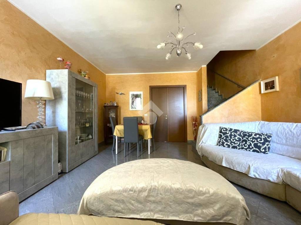 casa indipendente in vendita a Cremona in zona Battaglione
