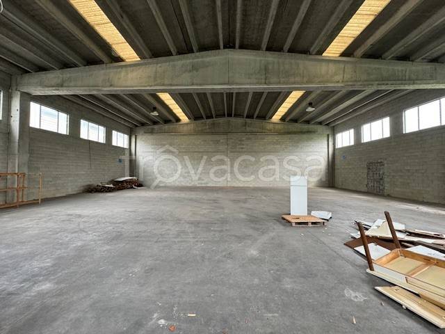 locale commerciale in vendita a Cremona in zona Picenengo