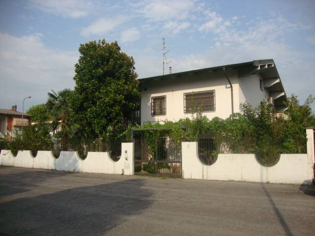 casa indipendente in vendita a Cremona in zona Boschetto