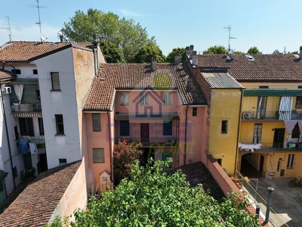 casa indipendente in vendita a Cremona