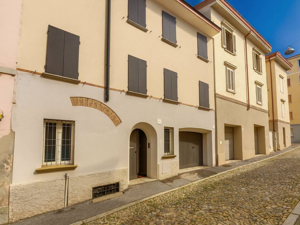 casa indipendente in vendita a Cremona in zona Piazza Castello